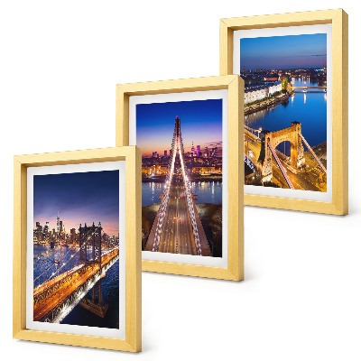 Tríptico com moldura Vistas noturnas de cidades com pontes e rios.