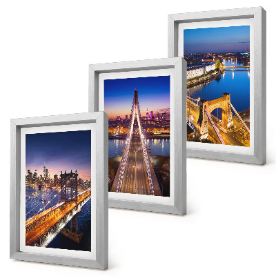 Tríptico com moldura Vistas noturnas de cidades com pontes e rios.