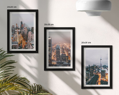 Conjunto de 3 quadros decorativos Vista noturna da cidade com arranha-céus e luzes.