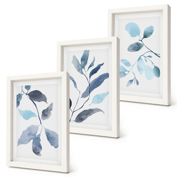 Tríptico com moldura Folhas azuis sobre fundo claro, estilo aquarela.