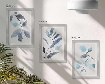 Tríptico com moldura Folhas azuis sobre fundo claro, estilo aquarela.