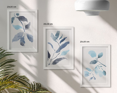 Tríptico com moldura Folhas azuis sobre fundo claro, estilo aquarela.