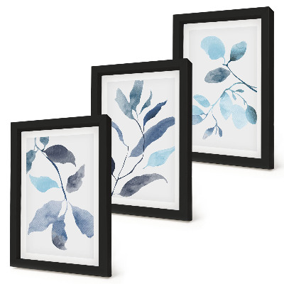 Tríptico com moldura Folhas azuis sobre fundo claro, estilo aquarela.