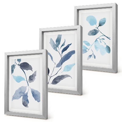 Tríptico com moldura Folhas azuis sobre fundo claro, estilo aquarela.