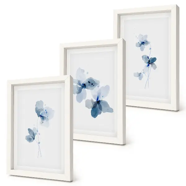Conjunto de 3 quadros decorativos com estampa de flores em tons de azul sobre fundo claro