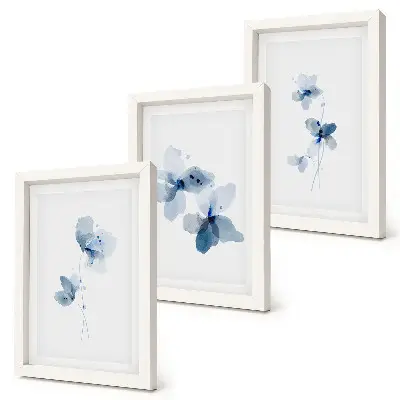 Conjunto de 3 quadros decorativos com estampa de flores em tons de azul sobre fundo claro