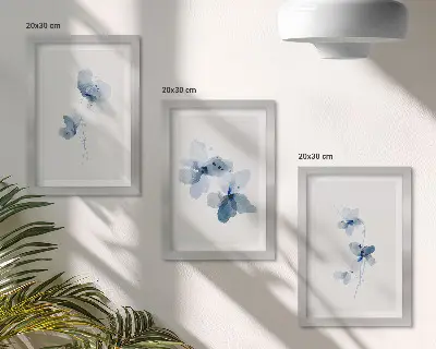 Conjunto de 3 quadros decorativos com estampa de flores em tons de azul sobre fundo claro
