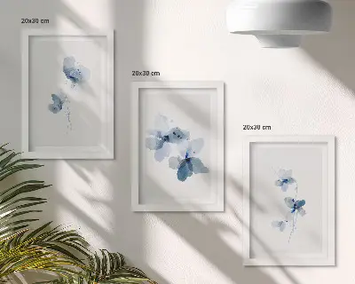 Conjunto de 3 quadros decorativos com estampa de flores em tons de azul sobre fundo claro