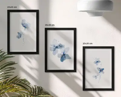 Conjunto de 3 quadros decorativos com estampa de flores em tons de azul sobre fundo claro