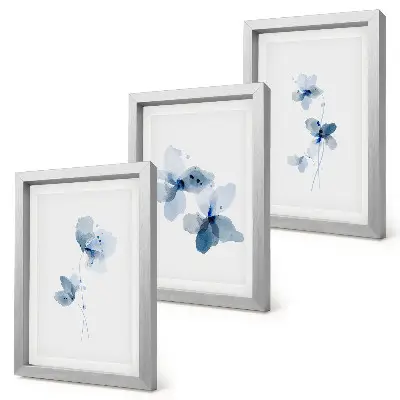 Conjunto de 3 quadros decorativos com estampa de flores em tons de azul sobre fundo claro