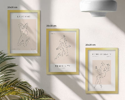 Tríptico com moldura Silhuetas lineares de mulheres em pôsteres minimalistas.