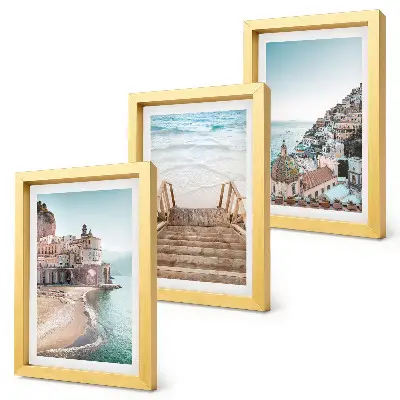 Conjunto de 3 quadros decorativos com vistas de arquitetura litorânea e praias em tons pastel de verão