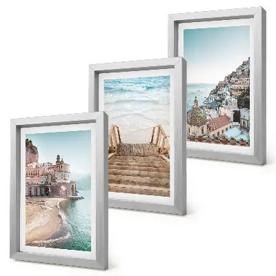 Conjunto de 3 quadros decorativos com vistas de arquitetura litorânea e praias em tons pastel de verão