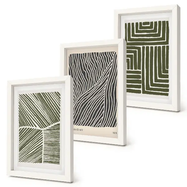 Conjunto de 3 quadros decorativos com padrões de linhas e formas em tons de verde
