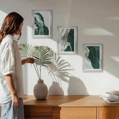 Conjunto de 3 quadros decorativos Padrões abstratos de pintura em verde e branco.