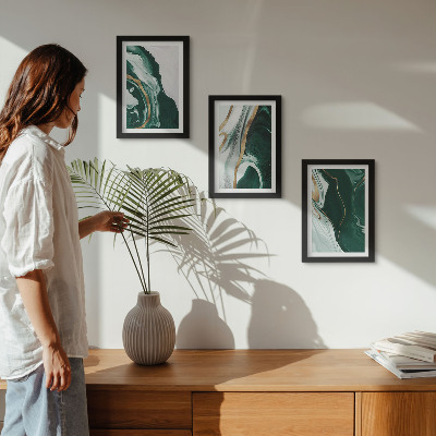 Conjunto de 3 quadros decorativos Padrões abstratos de pintura em verde e branco.