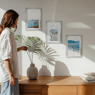 Conjunto de molduras com imagens Vista para o mar com arquitetura grega