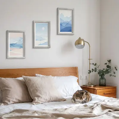 Conjunto de 3 quadros decorativos com paisagens montanhosas em aquarela nos tons azul e rosa