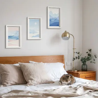 Conjunto de 3 quadros decorativos com paisagens montanhosas em aquarela nos tons azul e rosa