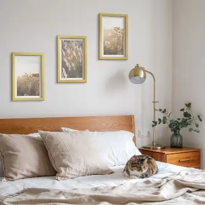 Conjunto de 3 quadros decorativos com paisagem de gramíneas e flores em tons quentes