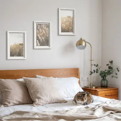 Conjunto de 3 quadros decorativos com paisagem de gramíneas e flores em tons quentes
