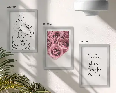 Tríptico com moldura desenho de família com buquês de rosas e inscrição para casa
