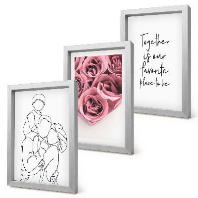 Tríptico com moldura desenho de família, buquês de rosas, inscrição para casa