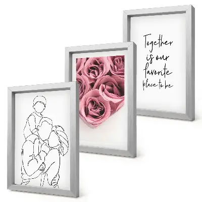 Tríptico com moldura desenho de família com buquês de rosas e inscrição para casa