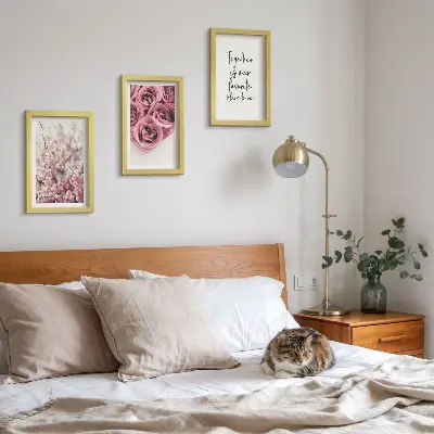 Conjunto de 3 quadros decorativos com flores e buquês de rosas com inscrição feita à mão