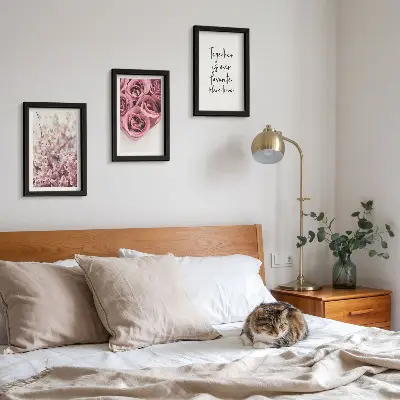 Conjunto de 3 quadros decorativos com flores e buquês de rosas com inscrição feita à mão