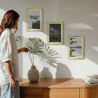 Tríptico de plantas em vasos com folhas rústicas com moldura