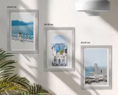 Conjunto de 3 quadros decorativos com vista para o mar e edifícios brancos na Grécia