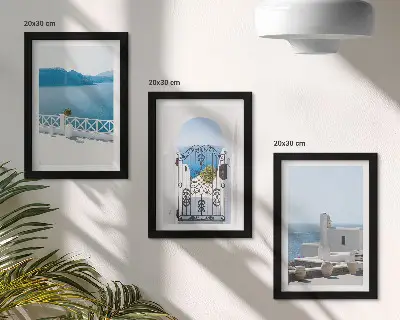Conjunto de 3 quadros decorativos com vista para o mar e edifícios brancos na Grécia