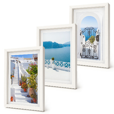 Tríptico com moldura Escadaria branca com plantas, vista para o mar e portão.