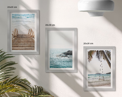 Conjunto de 3 quadros decorativos Escadaria para a praia, vista para o mar e balanço em uma palmeira.