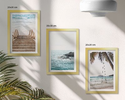 Conjunto de 3 quadros decorativos Escadaria para a praia, vista para o mar e balanço em uma palmeira.