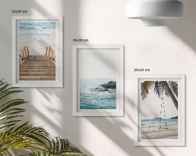 Conjunto de 3 quadros decorativos Escadaria para a praia, vista para o mar e balanço em uma palmeira.