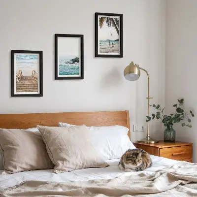 Conjunto de 3 quadros decorativos com estampa de escadaria, vista para o mar e balanço em palmeira