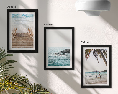Conjunto de 3 quadros decorativos Escadaria para a praia, vista para o mar e balanço em uma palmeira.