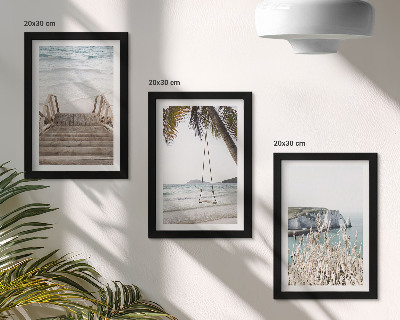 Conjunto de molduras com imagens Praia com escadaria de madeira e balanço à beira-mar.