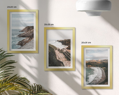 Conjunto de 3 quadros decorativos Vistas para o mar com falésias e paisagens de praia.