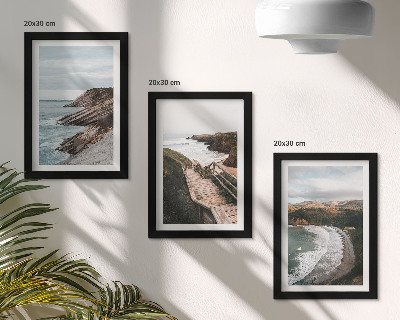Conjunto de 3 quadros decorativos Vistas para o mar com falésias e paisagens de praia.