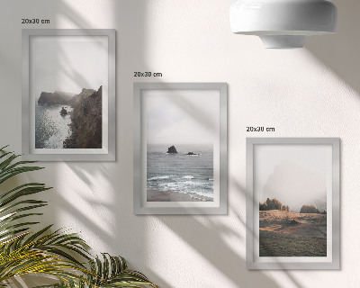 Conjunto de molduras com imagens Paisagens de montanha e mar com nuvens e florestas.
