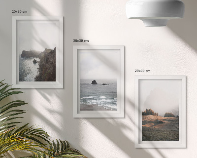 Conjunto de molduras com imagens Paisagens de montanha e mar com nuvens e florestas.