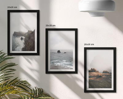 Conjunto de molduras com imagens Paisagens de montanha e mar com nuvens e florestas.