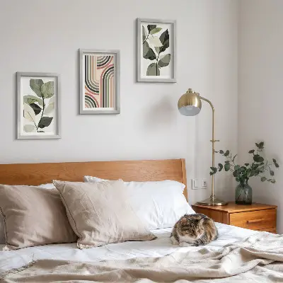 Conjunto de 3 quadros decorativos com motivos vegetais e padrões geométricos em tons de verde