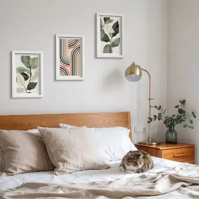 Conjunto de 3 quadros decorativos com motivos vegetais e padrões geométricos em tons de verde