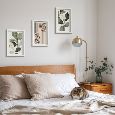 Conjunto de 3 quadros decorativos Motivos vegetais com padrões geométricos em tons de verde.