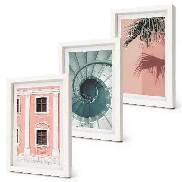 Conjunto de 3 quadros decorativos com arquitetura em tons pastel e padrões em espiral