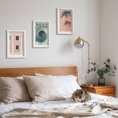 Conjunto de 3 quadros decorativos Arquitetura em tons pastel e padrões em espiral.